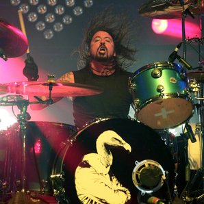 Dave Grohl drumming